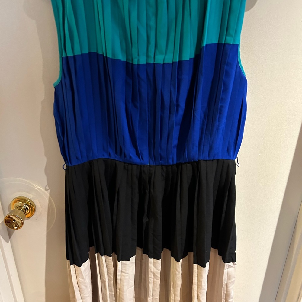 Calvin Klein blue and green midi pleated dress. - Picture 3 of 3